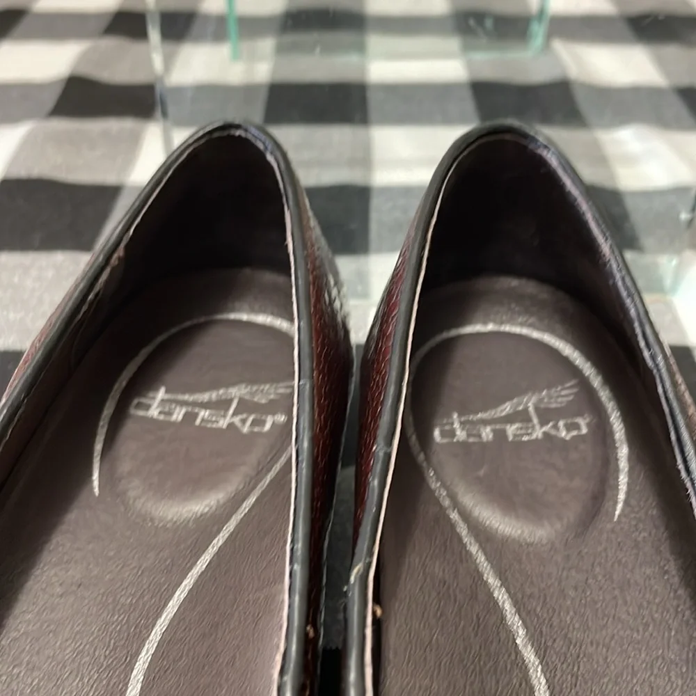 Dansko Olivia Pebbled Leather Slip on Loafer Shoes Size 38/ US 7.5-8 Brown Red